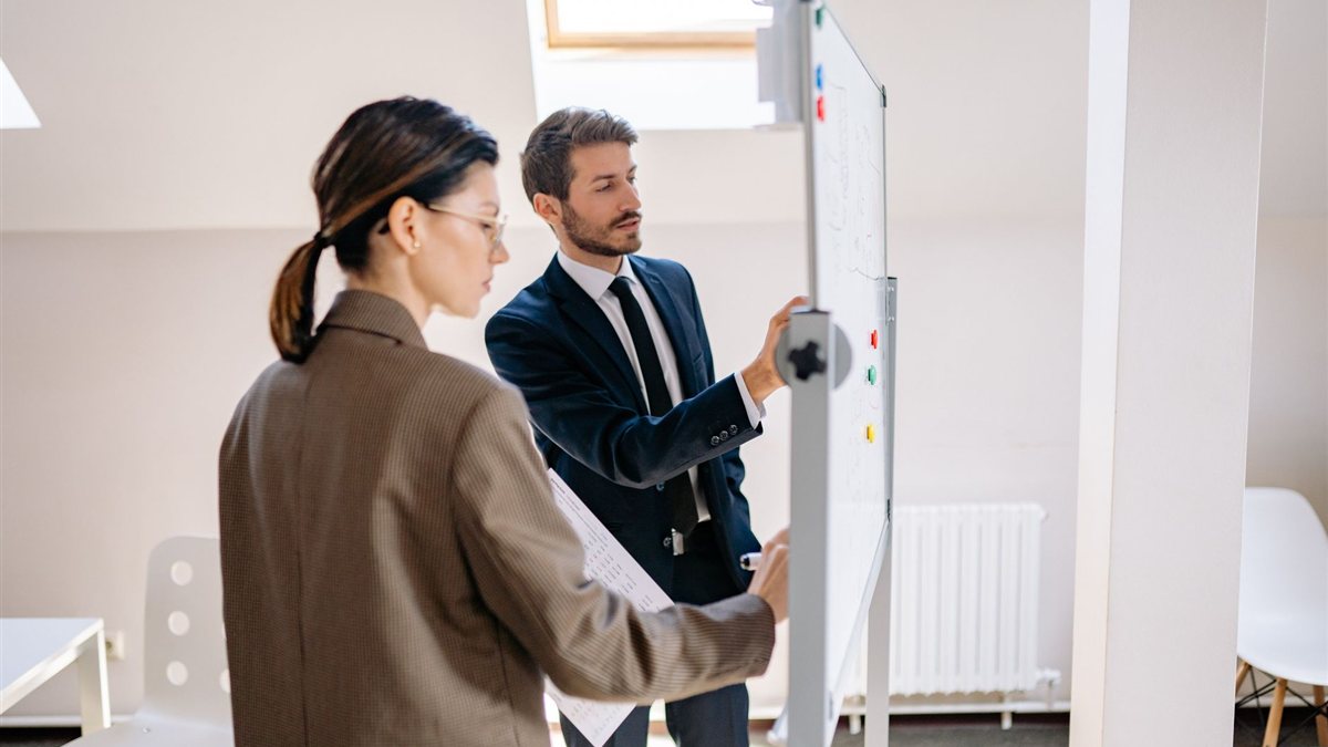 Decision guide matching business types to the right Optimizely alternative