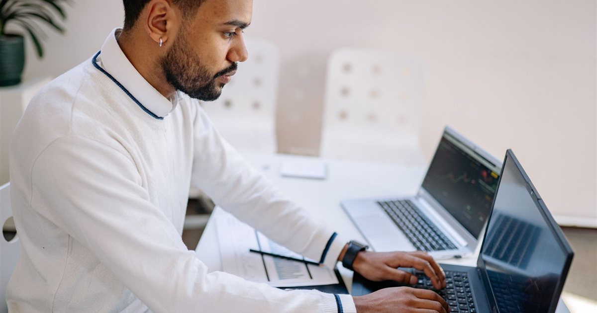 Marketer comparing Optimizely alternatives and pricing on a laptop